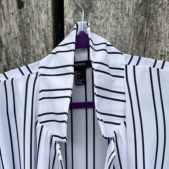 Forever 21 Robe. 💕 - Picture 3 of 8